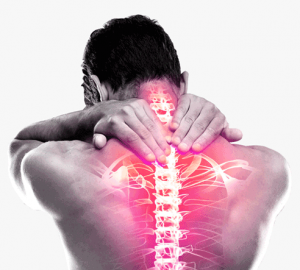 Das Bild zeigt eine männliche Rückenperspektive mit einer Illustration einer Wirbelsäule. Der Mann greift sich mit beiden Händen auf den Nacken und deutet an, dass er Rückenschmerzen hat. Die rote Wirbelsäulen-Illustration zeigt dabei die schmerzhaften und ausstrahlenden Beschwerden.